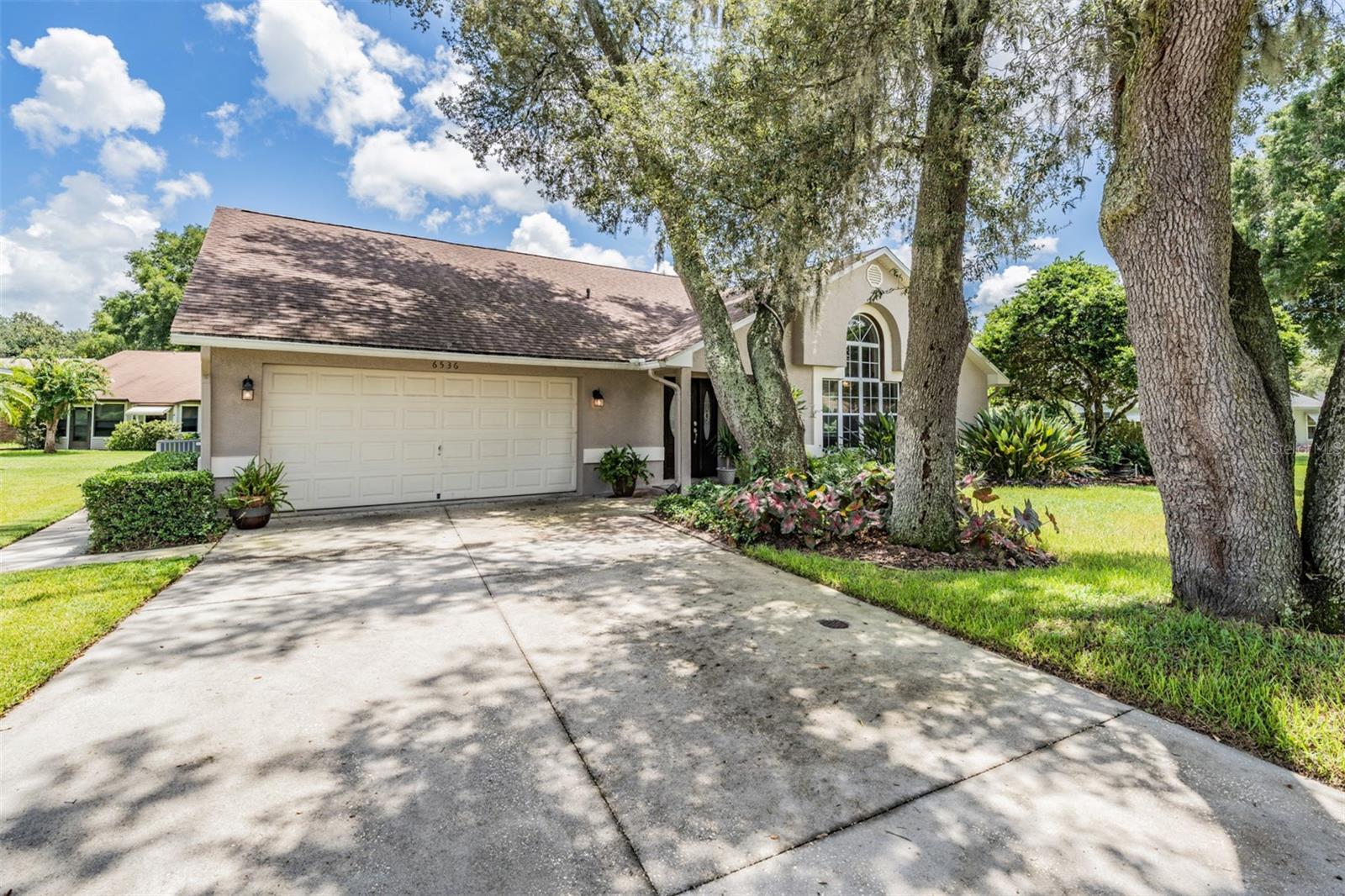 Listing photo id 5 for 6536 Northlake Drive