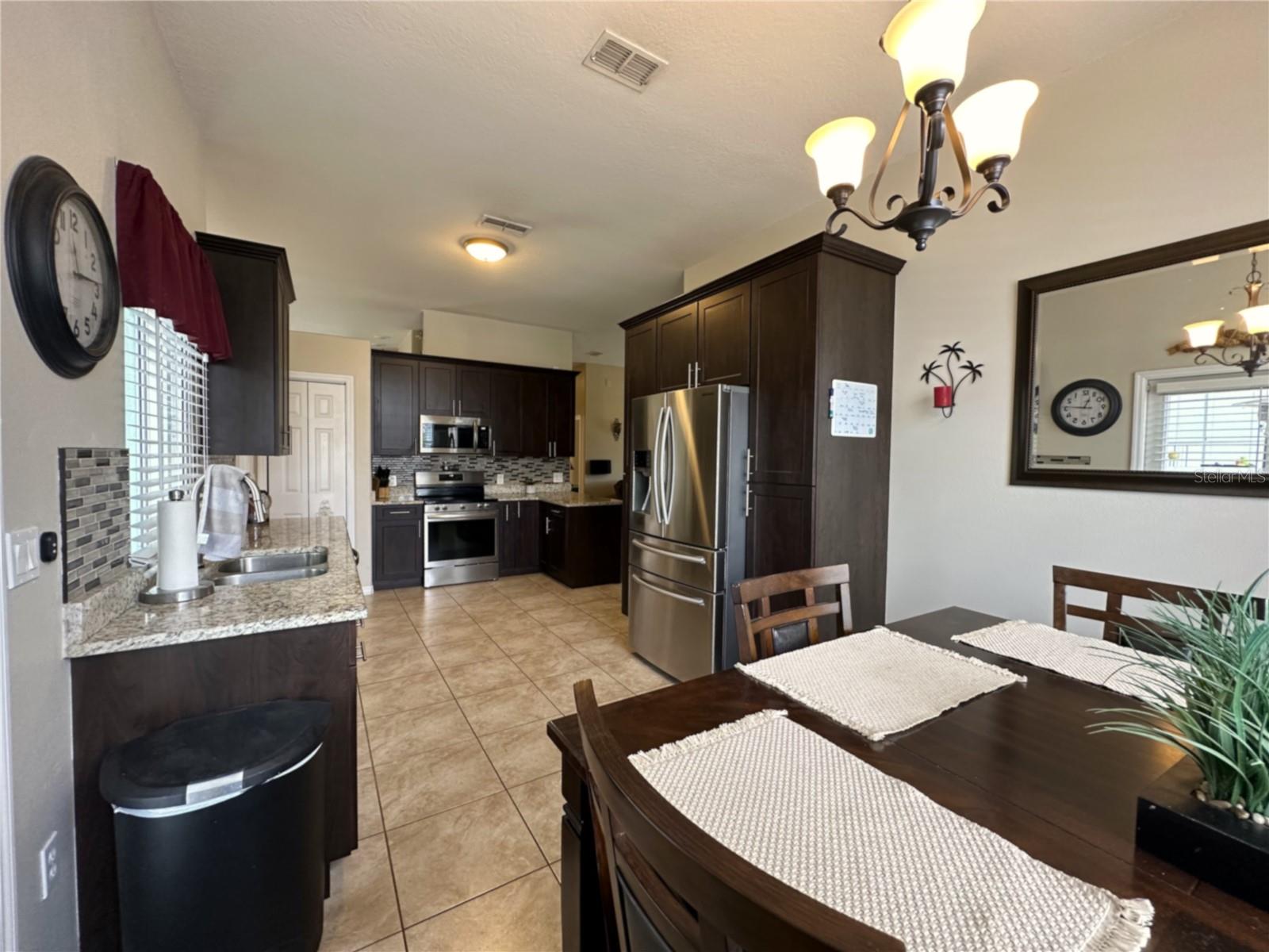 Listing photo id 13 for 4411 Gem Court