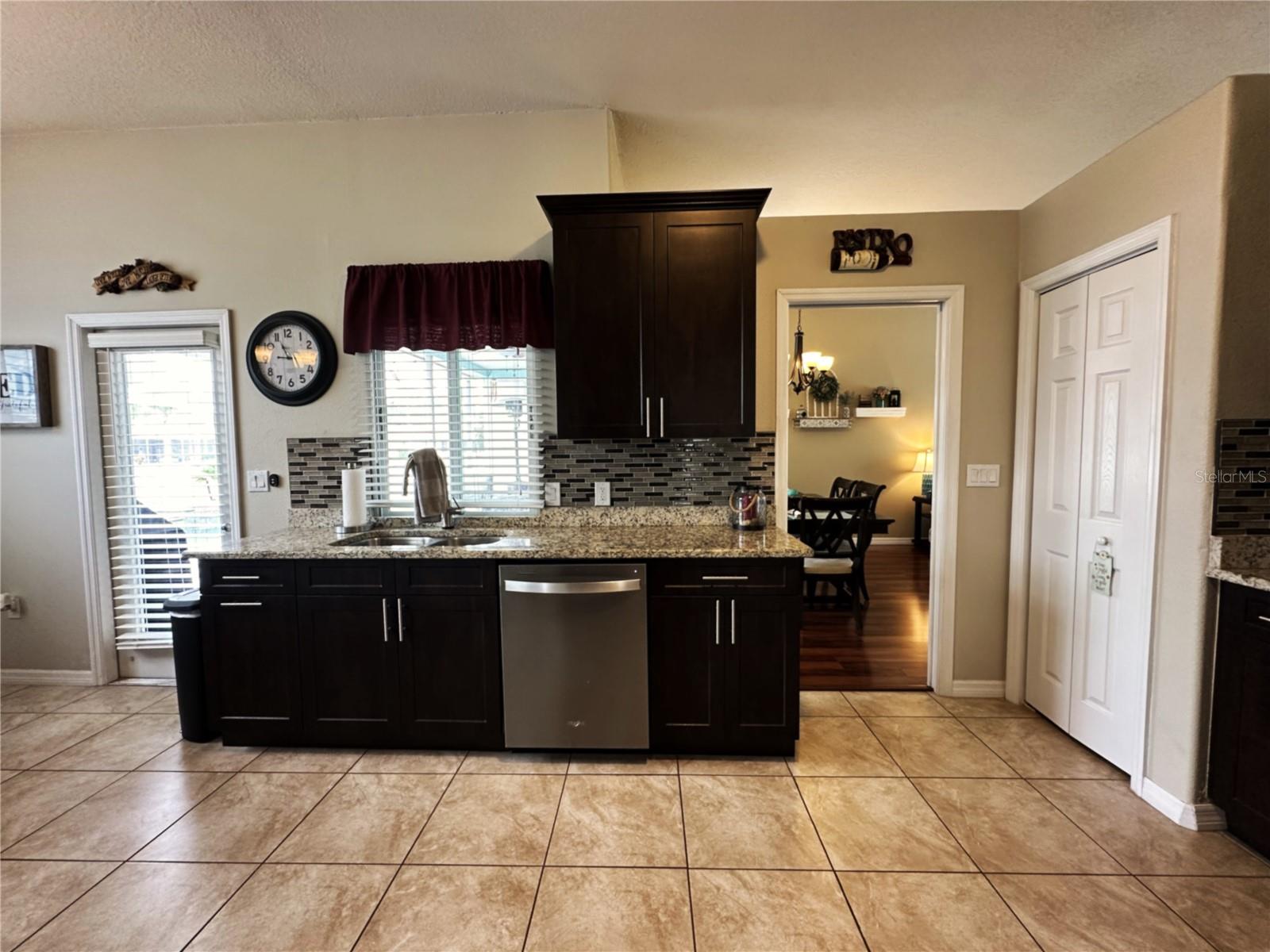 Listing photo id 14 for 4411 Gem Court