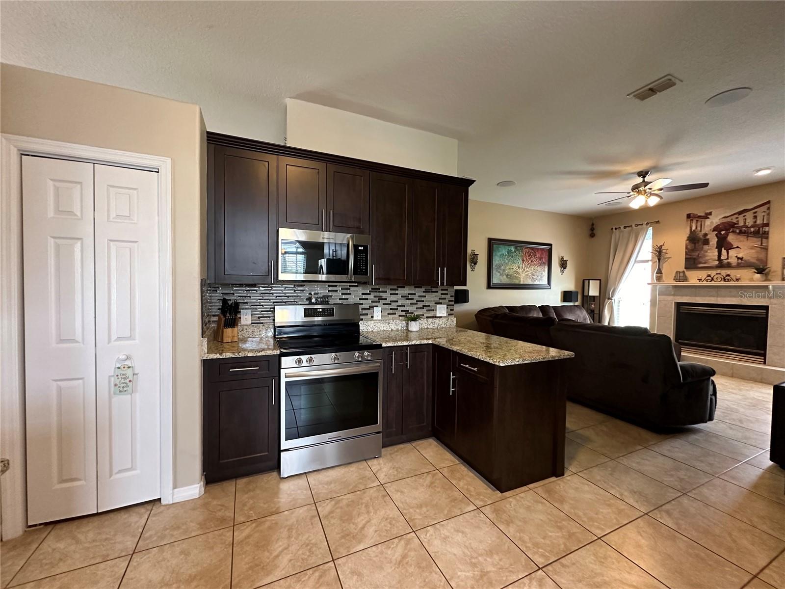 Listing photo id 16 for 4411 Gem Court