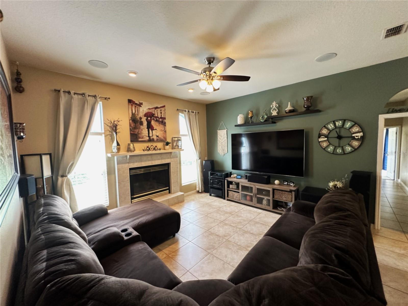 Listing photo id 17 for 4411 Gem Court