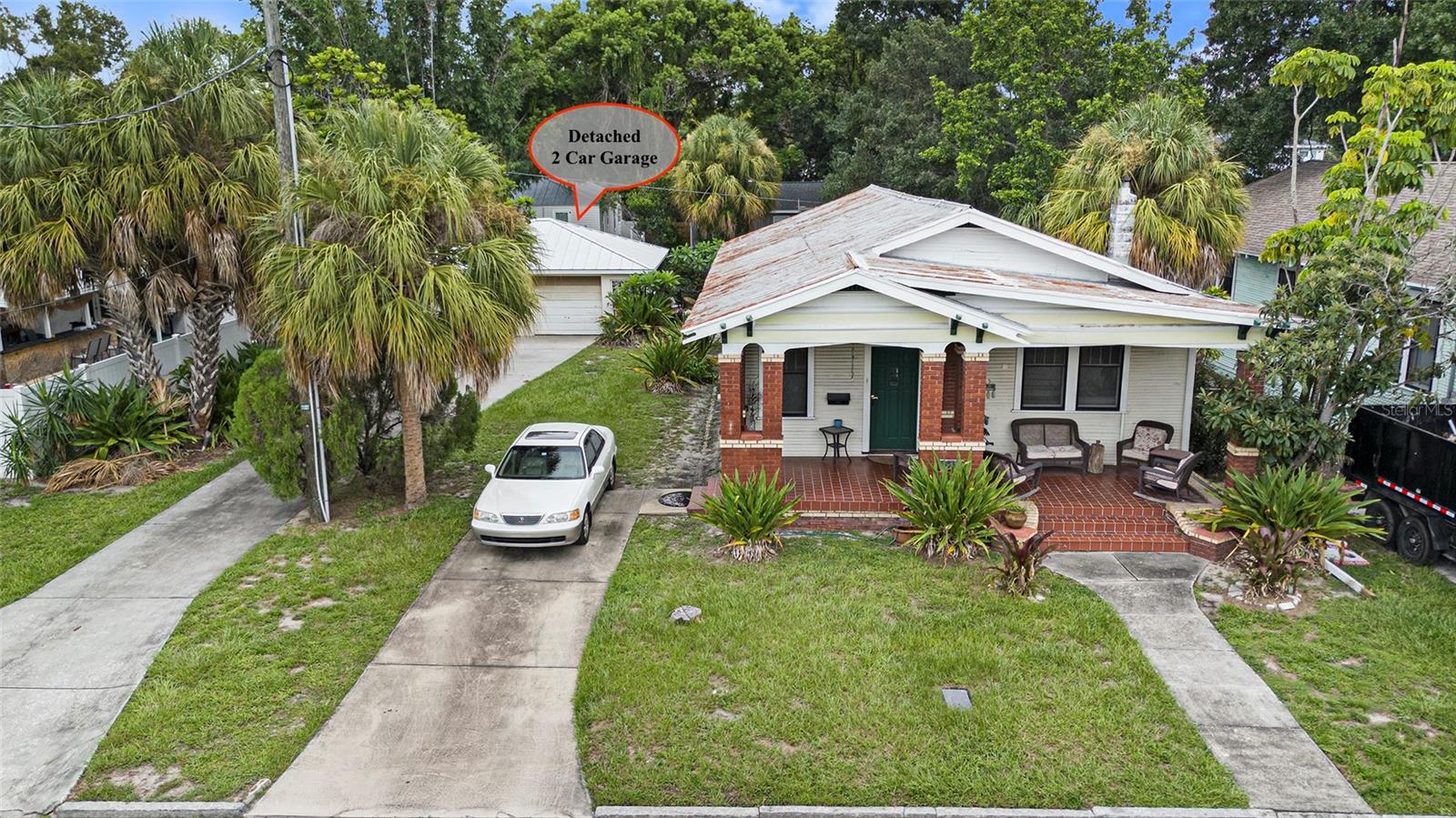 Listing photo id 2 for 1919 Lemon Street