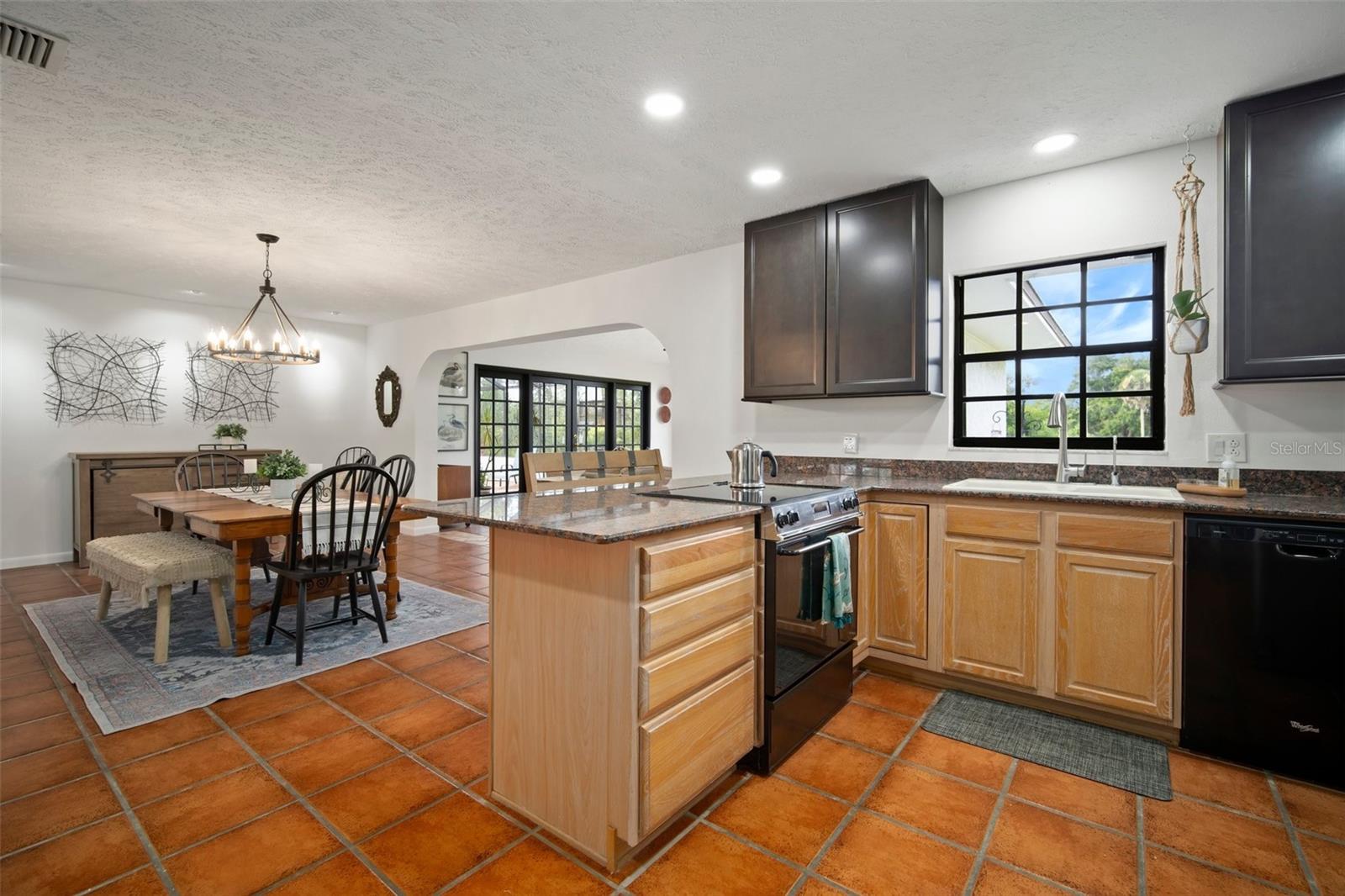 Listing photo id 8 for 2215 Summit View Drive