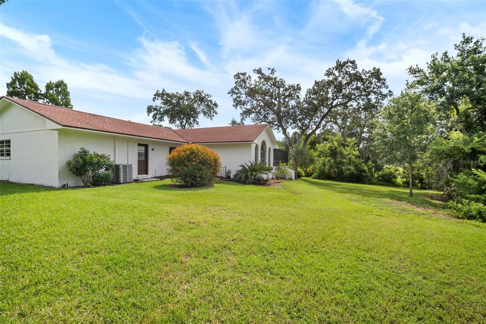 Listing photo id 25 for 2215 Summit View Drive