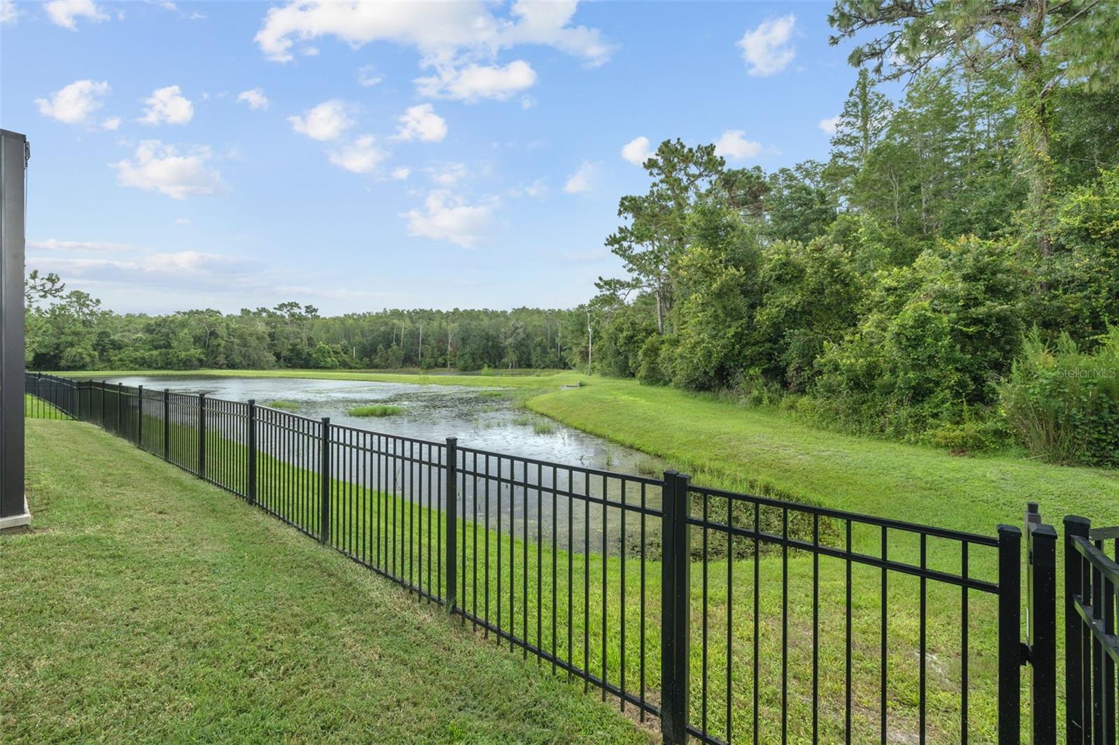 Listing photo id 14 for 8414 Eagle Brook Drive