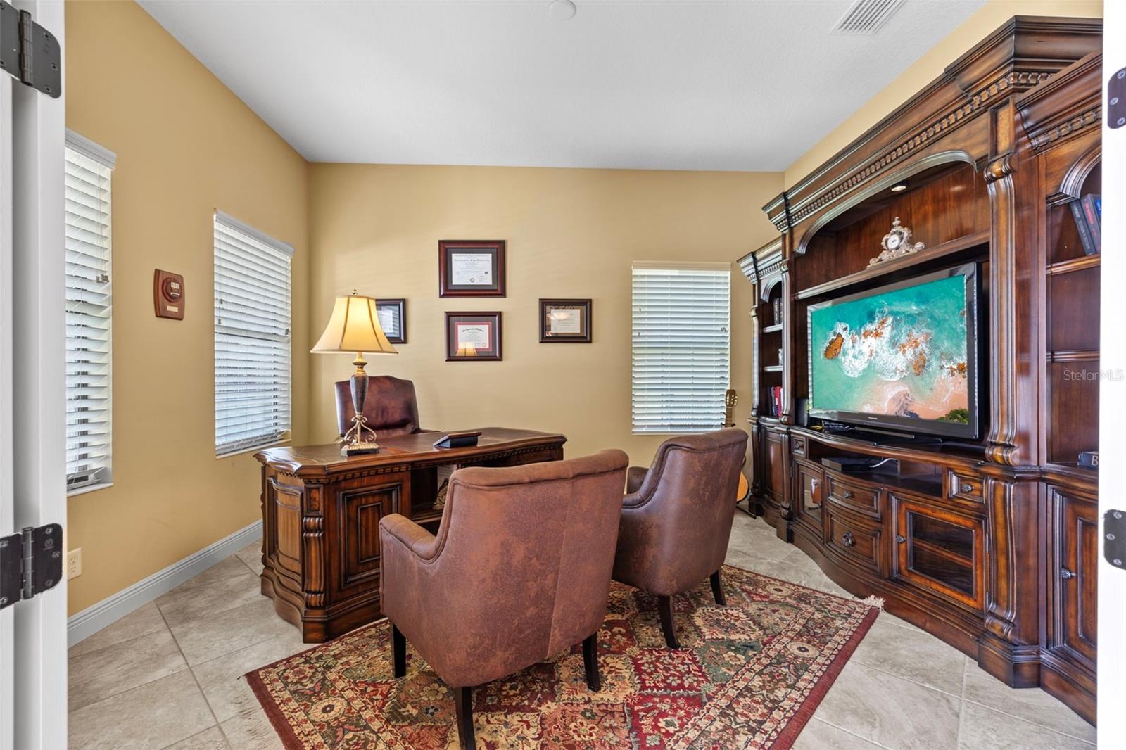 Listing photo id 17 for 8414 Eagle Brook Drive