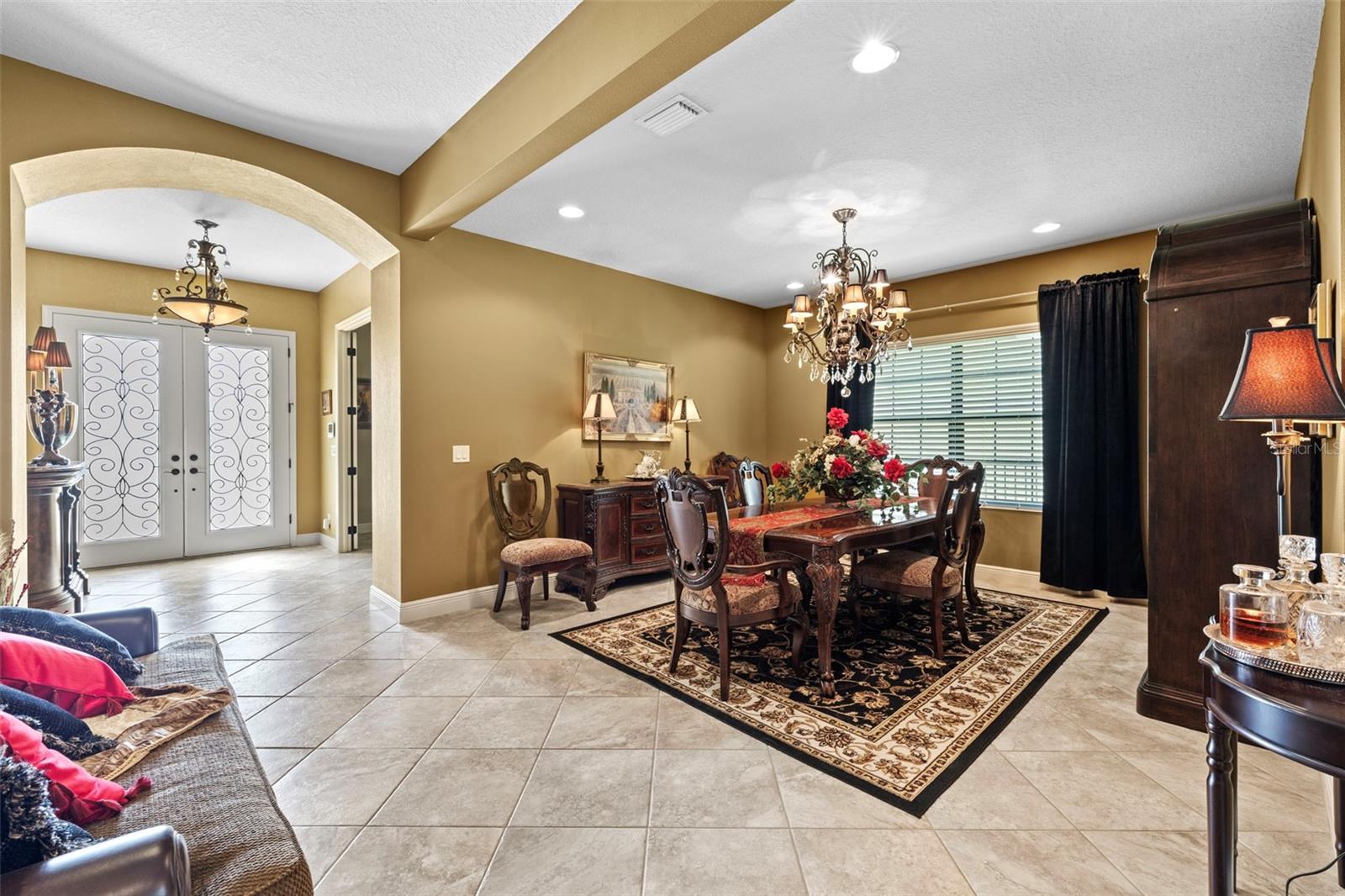 Listing photo id 1 for 8414 Eagle Brook Drive