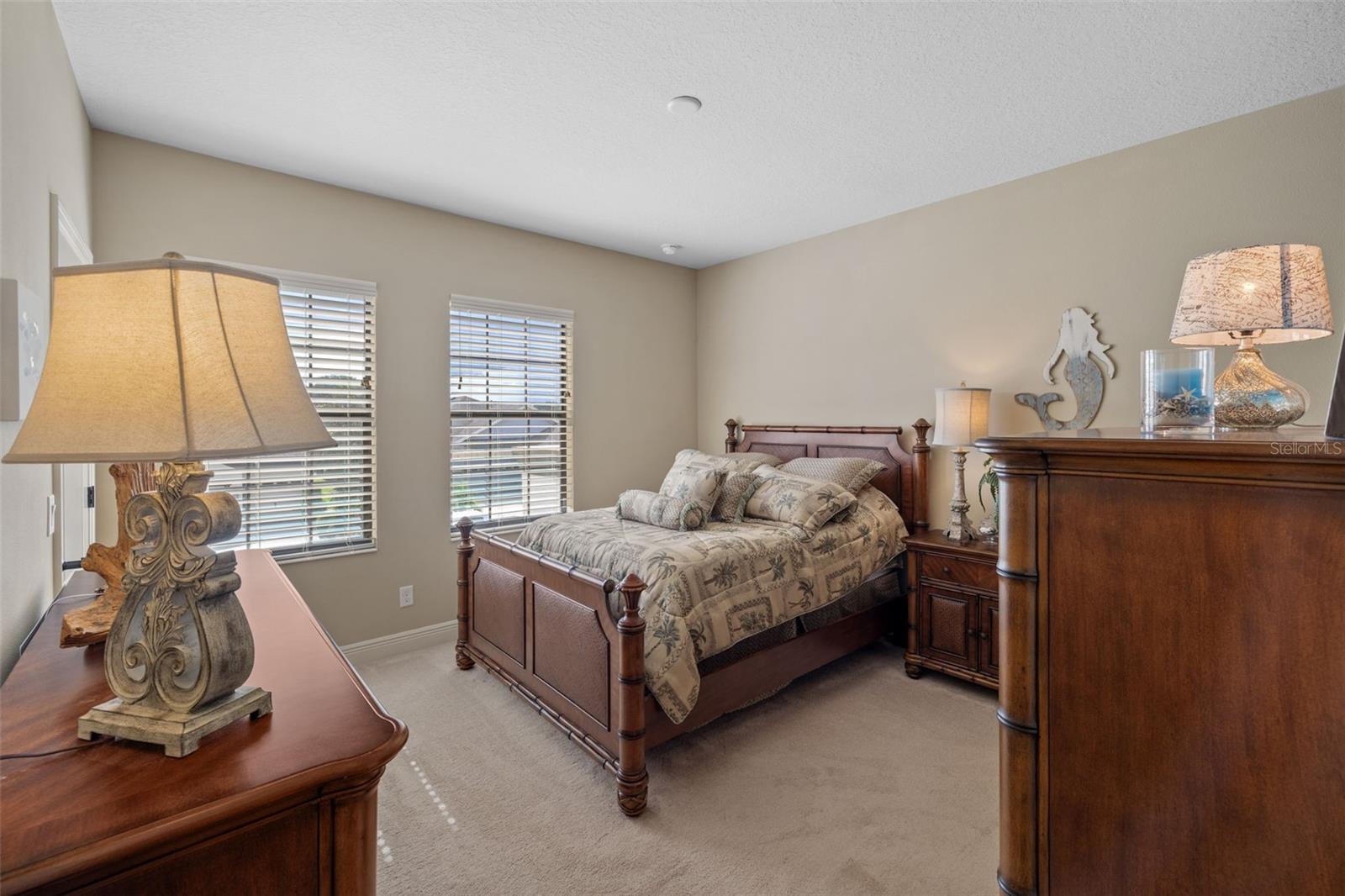 Listing photo id 35 for 8414 Eagle Brook Drive