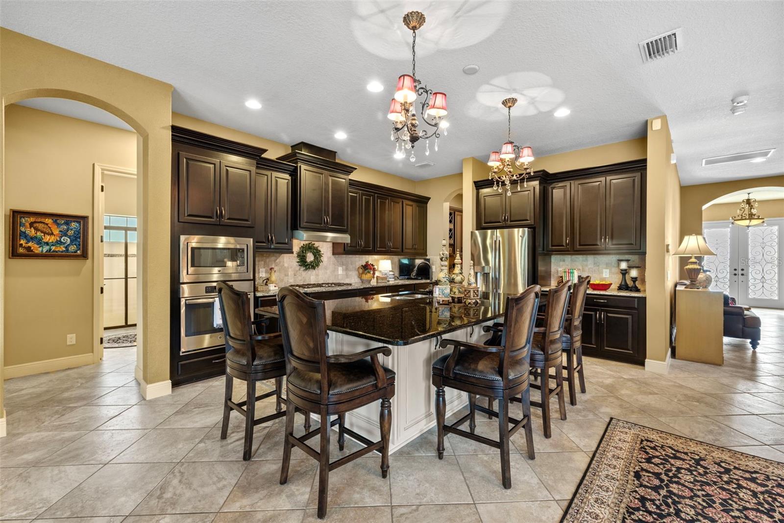 Listing photo id 2 for 8414 Eagle Brook Drive