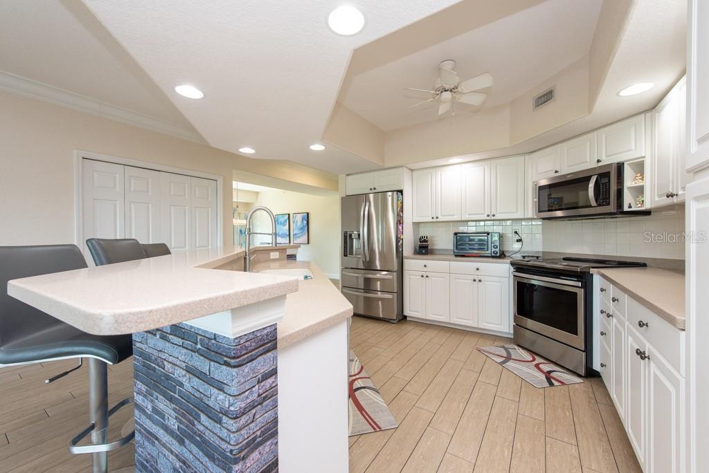 Image 21 of 100 For 1695 Pinellas Bayway S E4