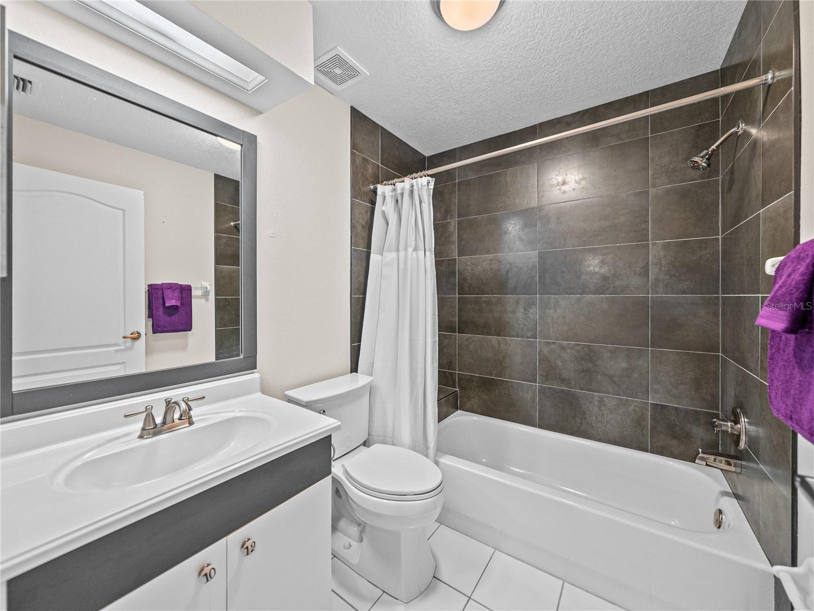 Listing photo id 34 for 6403 Laurelwood Drive