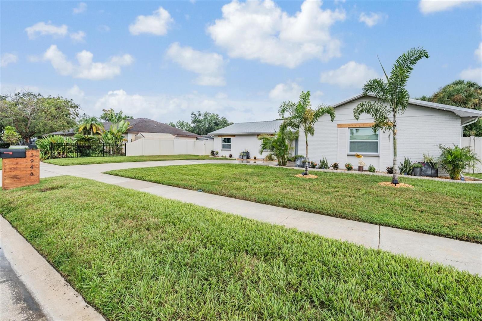 Image 4 of 64 For 3945 Doral Drive