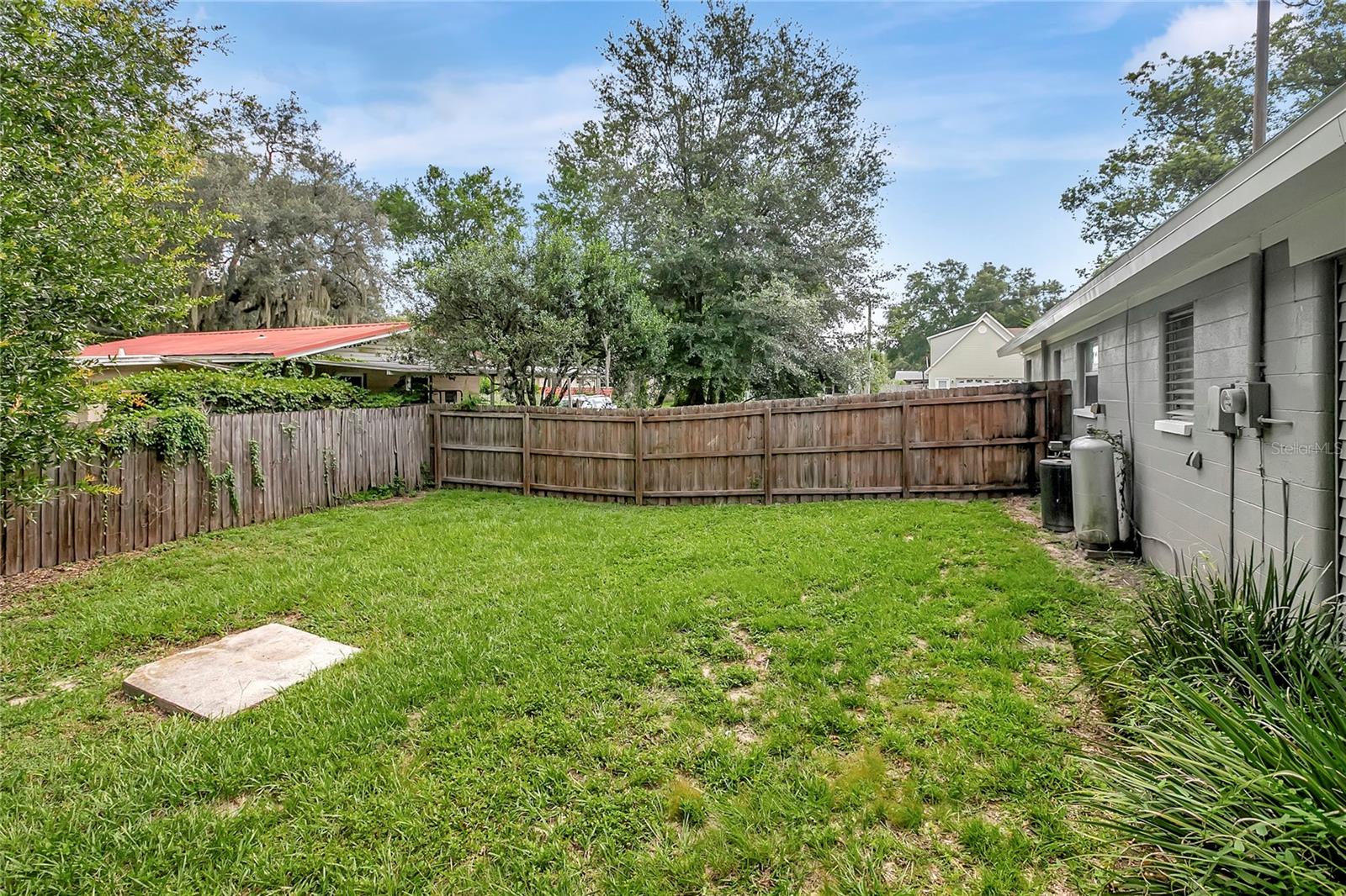 Listing photo id 31 for 38243 14th Avenue