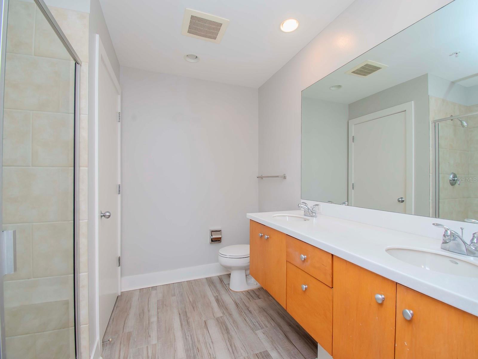 Listing photo id 16 for 1208 Kennedy Boulevard 1109