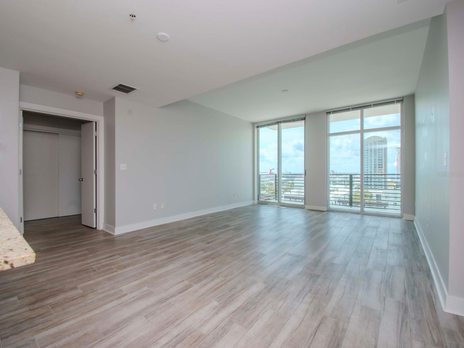 Listing photo id 0 for 1208 Kennedy Boulevard 1109