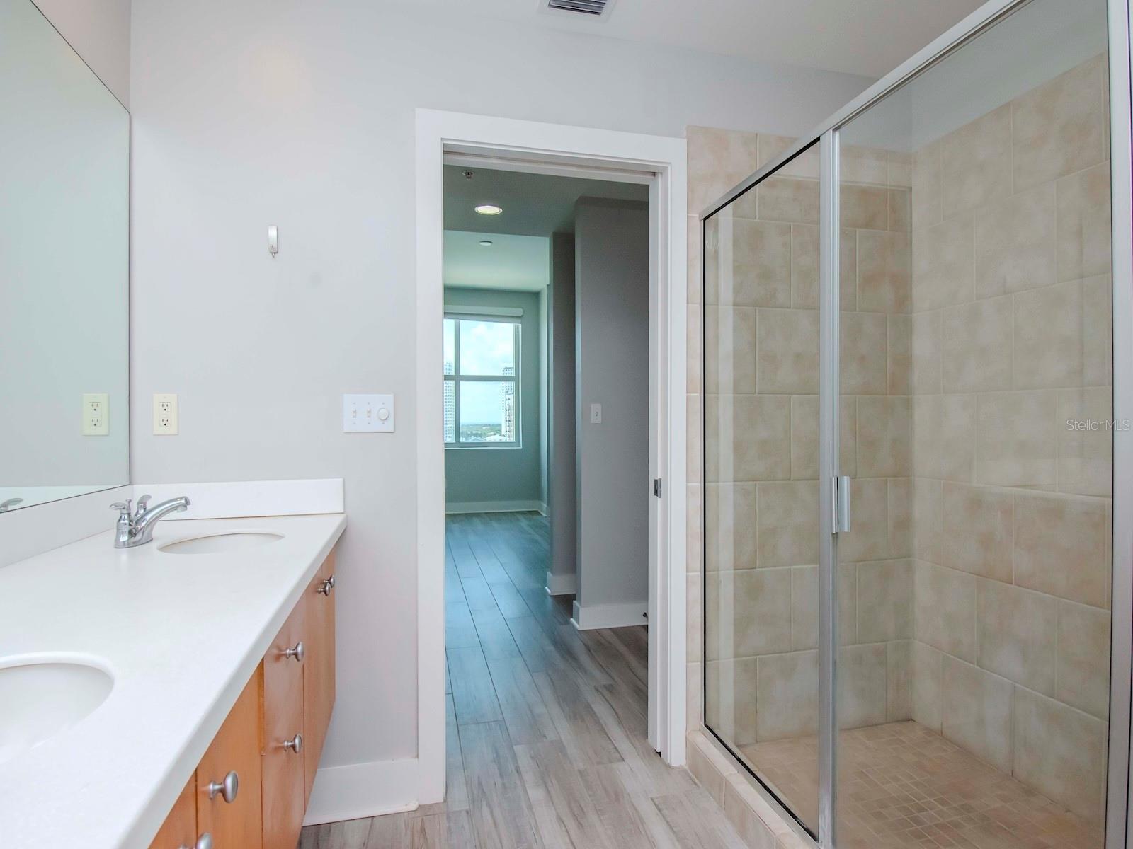 Listing photo id 18 for 1208 Kennedy Boulevard 1109