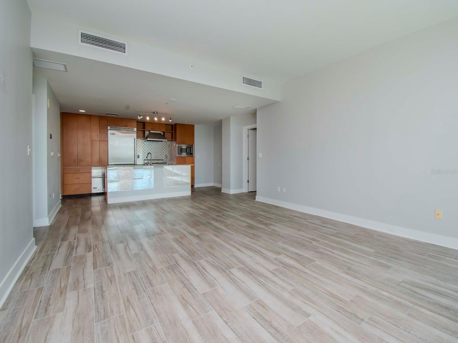 Listing photo id 2 for 1208 Kennedy Boulevard 1109