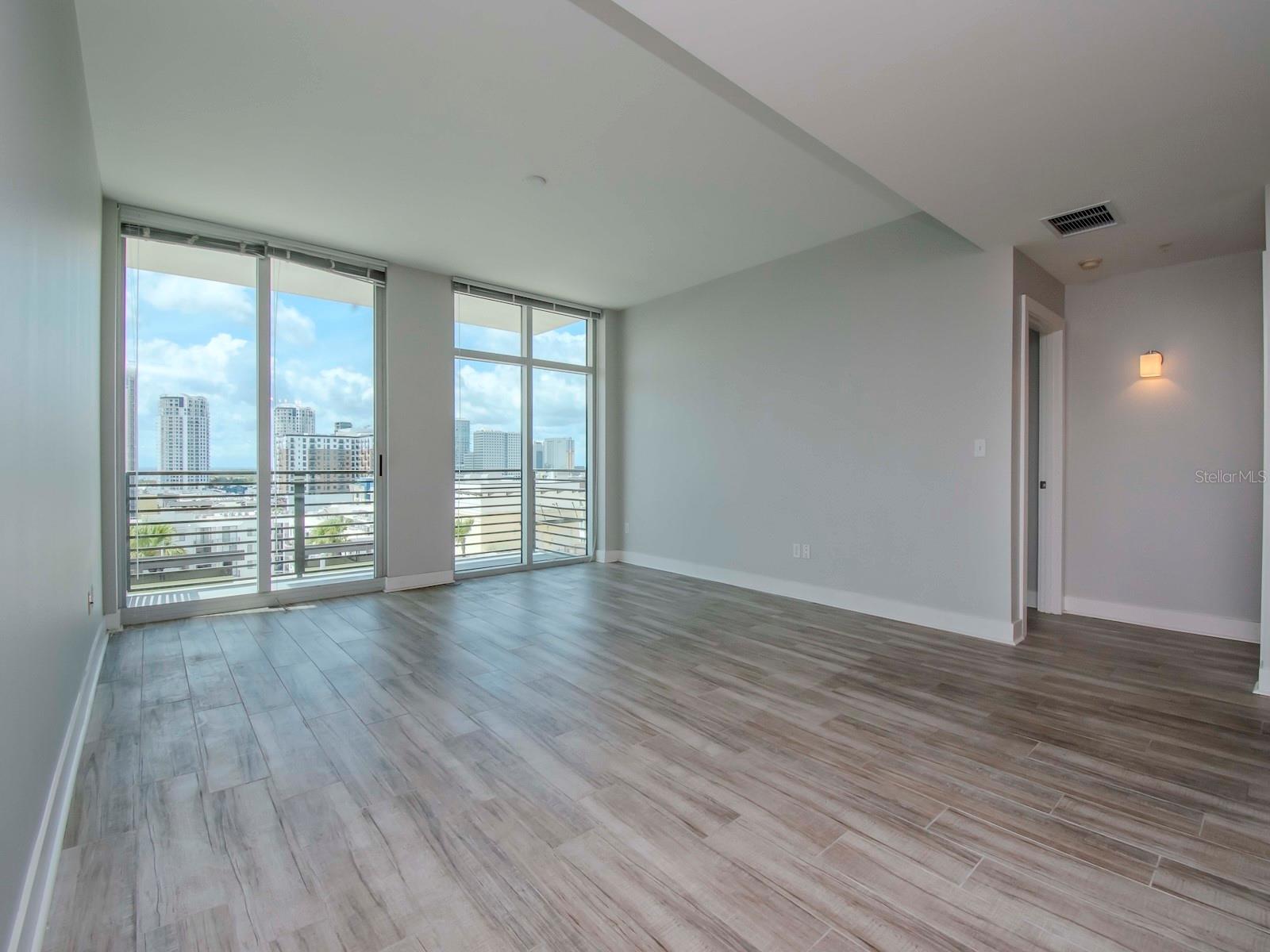 Listing photo id 4 for 1208 Kennedy Boulevard 1109