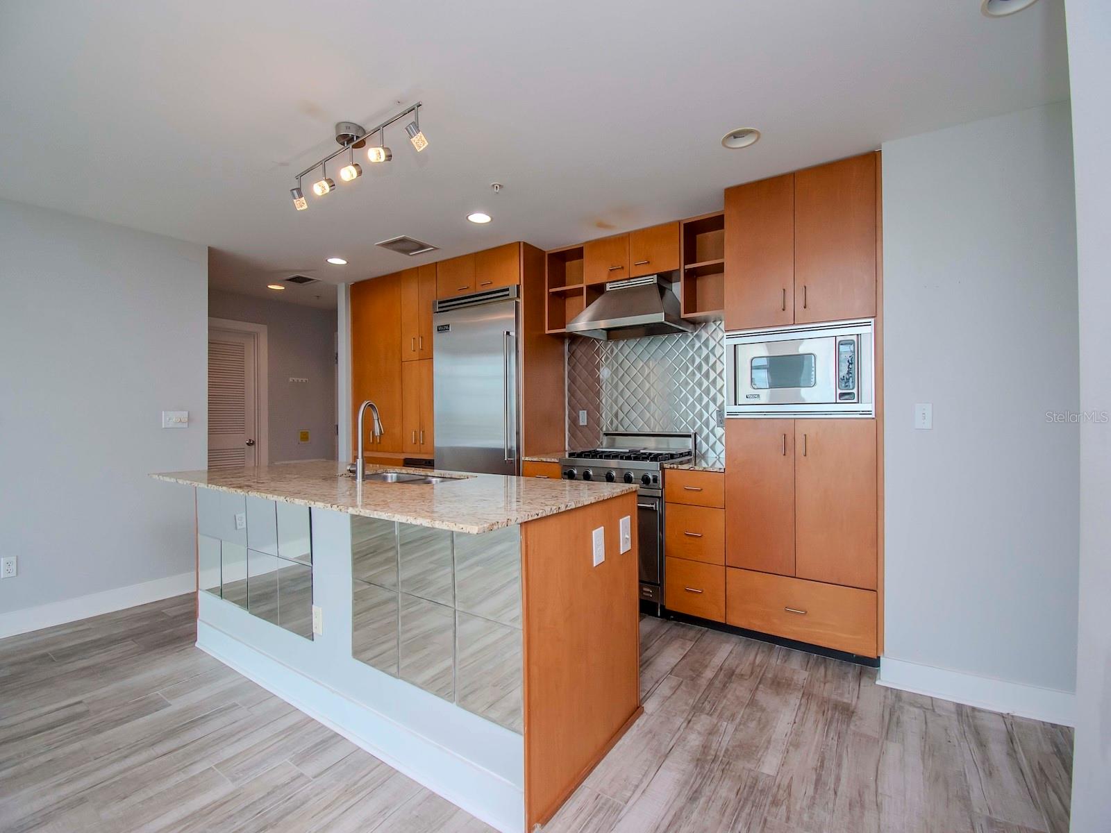 Listing photo id 6 for 1208 Kennedy Boulevard 1109