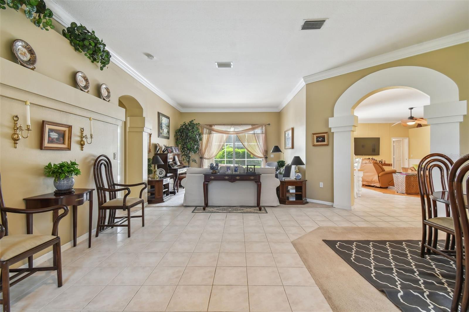 Listing photo id 2 for 1403 Crooked Stick Drive