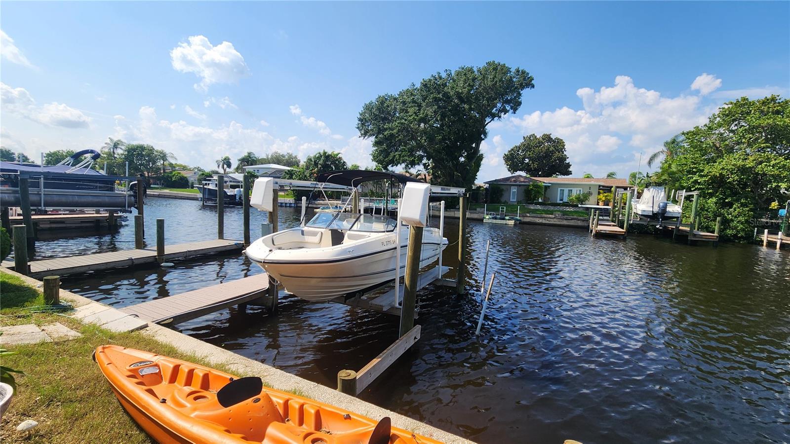 Listing photo id 19 for 8713 Bay Pointe Drive