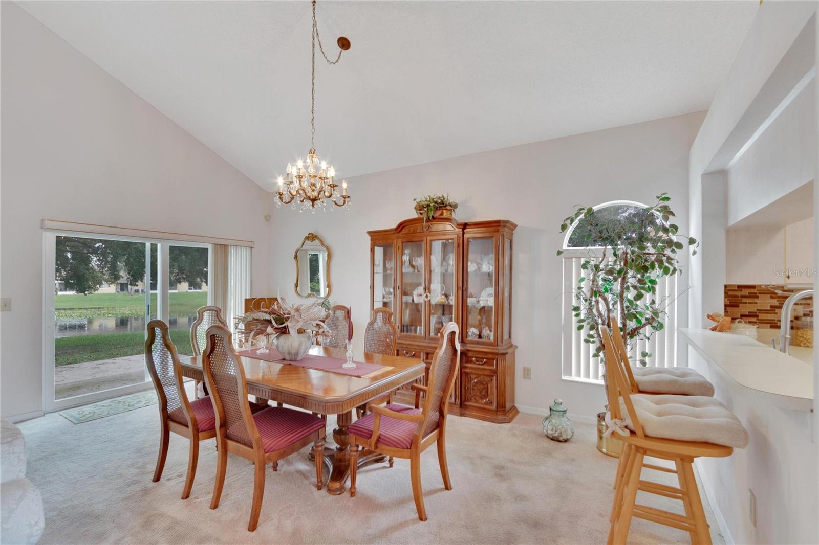 Listing photo id 10 for 13439 Beechberry Drive