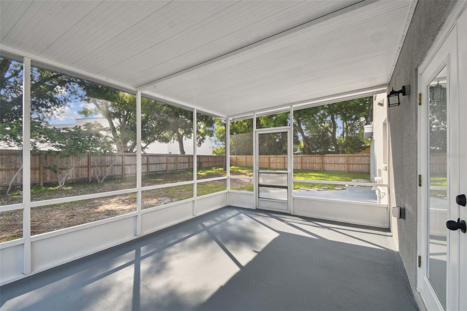 Listing photo id 23 for 8320 Boxwood Drive