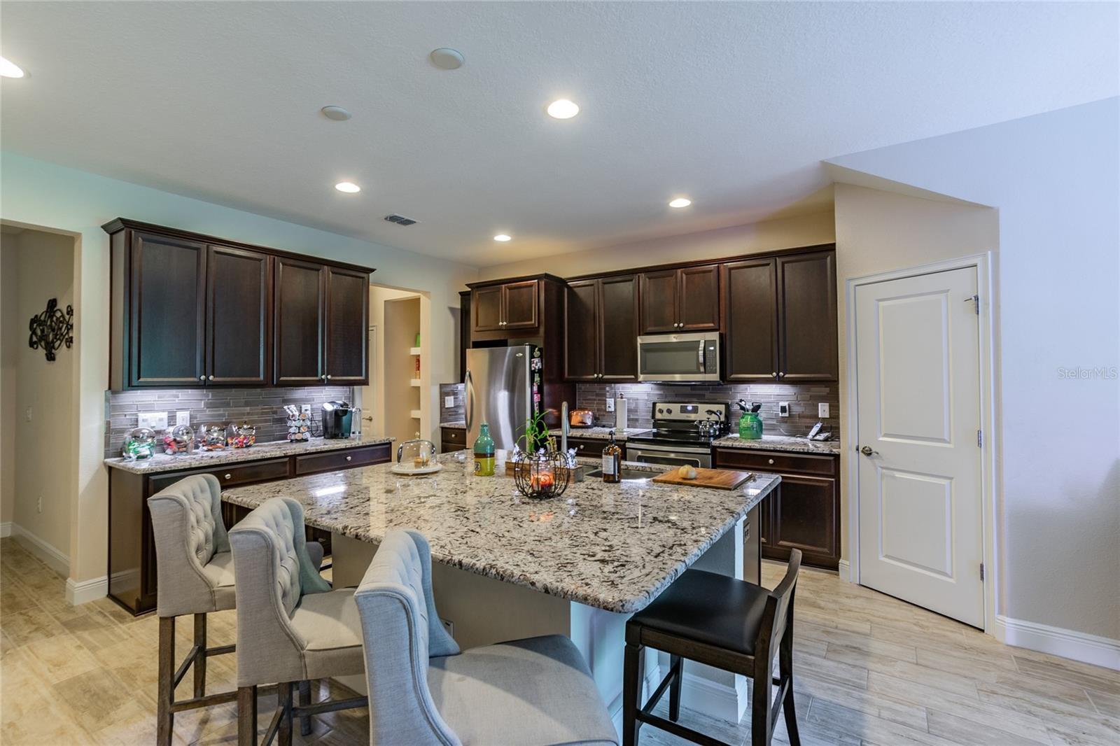 Listing photo id 10 for 17813 Stella Moon Place