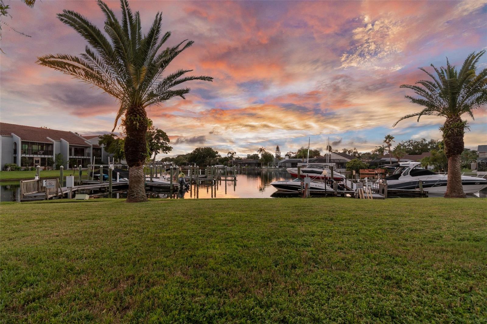 Listing photo id 1 for 5709 Longboat Boulevard