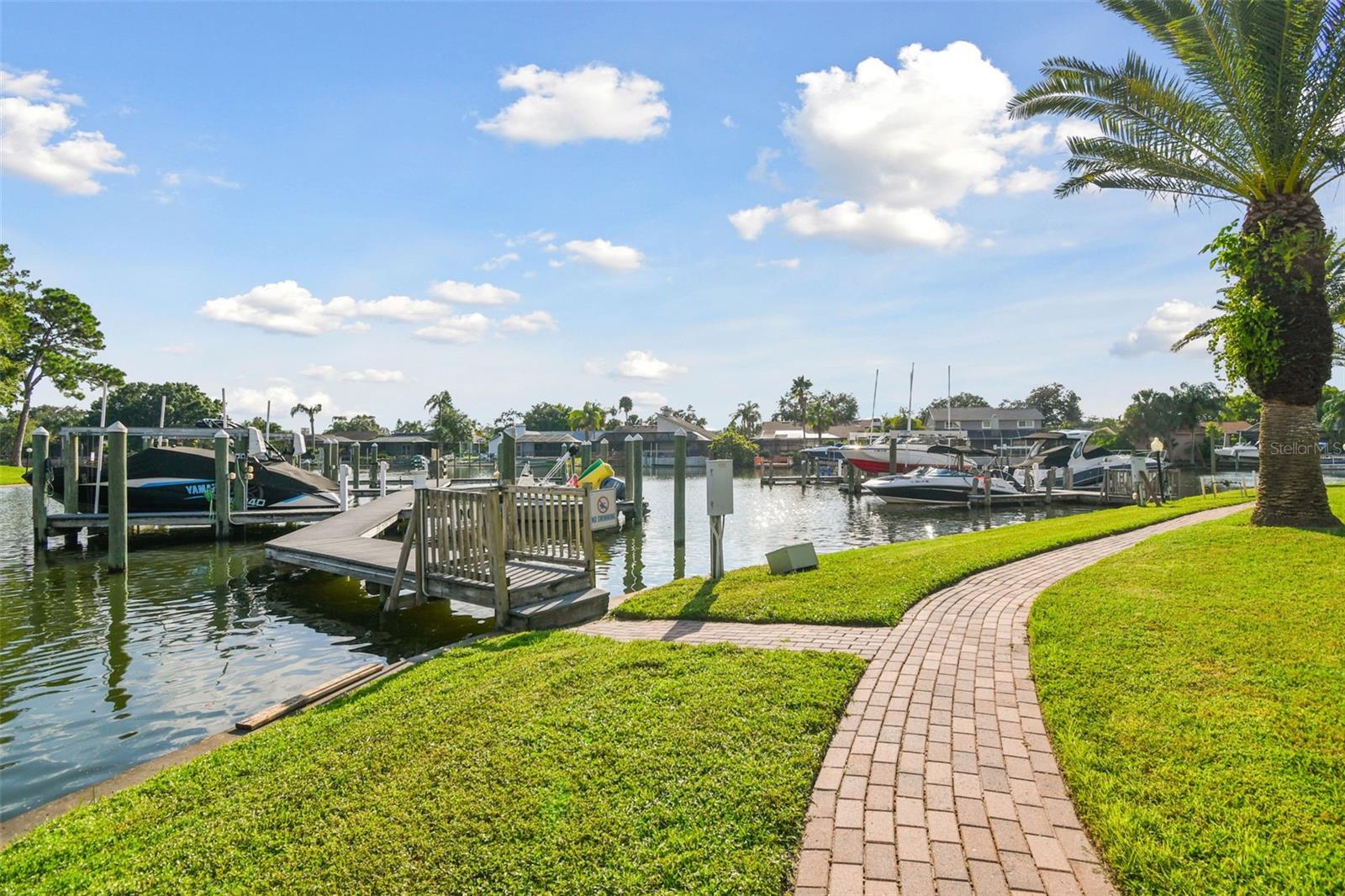 Listing photo id 69 for 5709 Longboat Boulevard