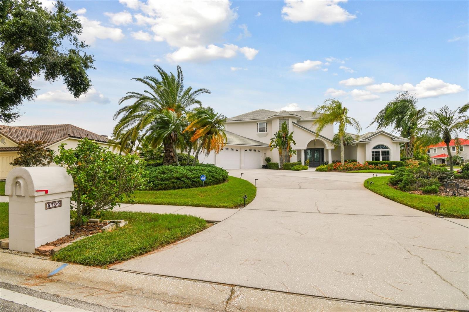 Listing photo id 90 for 5709 Longboat Boulevard