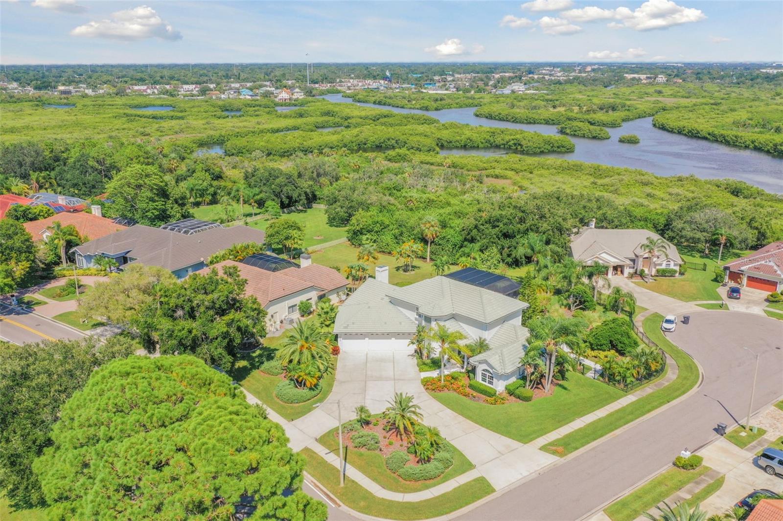 Listing photo id 93 for 5709 Longboat Boulevard