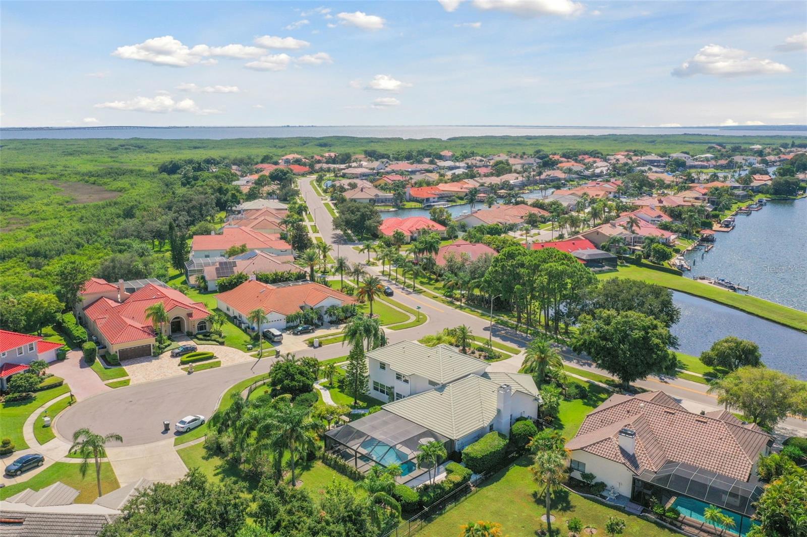 Listing photo id 96 for 5709 Longboat Boulevard