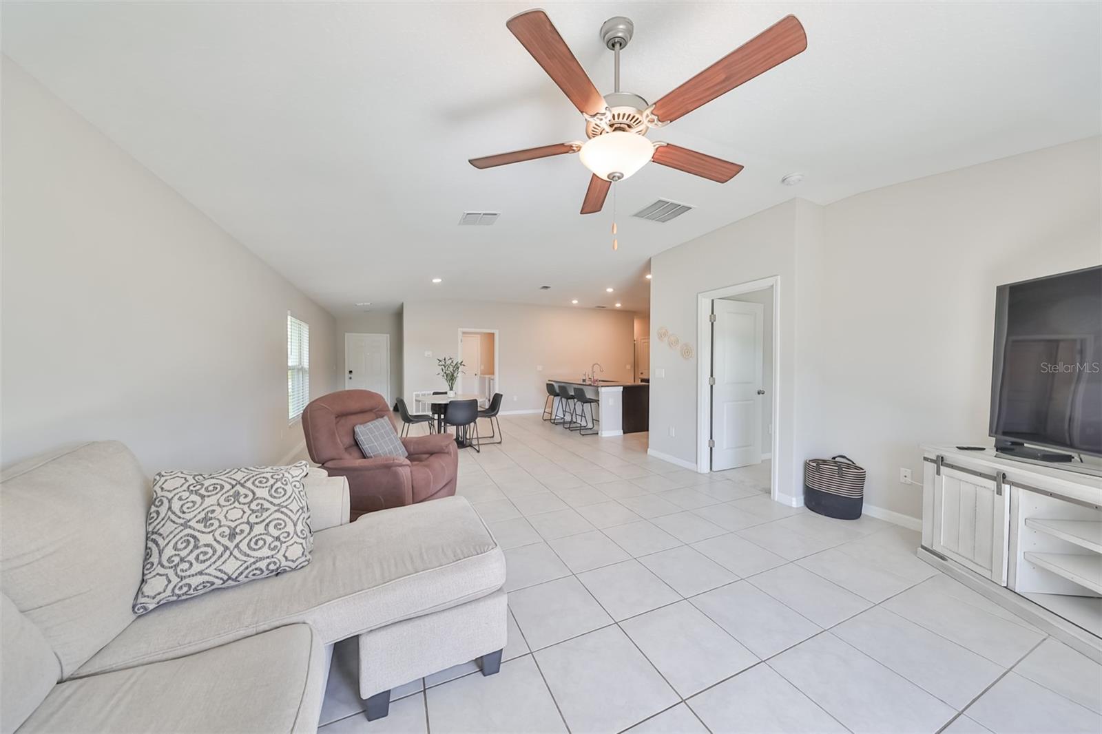 Listing photo id 11 for 9316 Channing Hill Drive