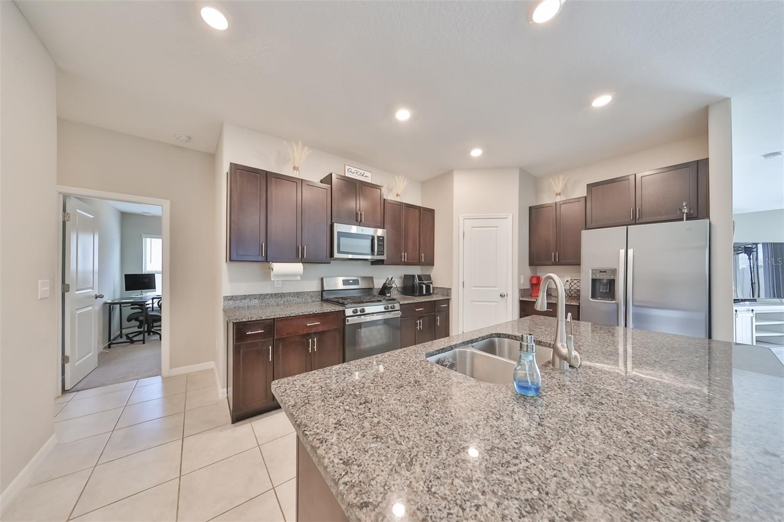 Listing photo id 17 for 9316 Channing Hill Drive