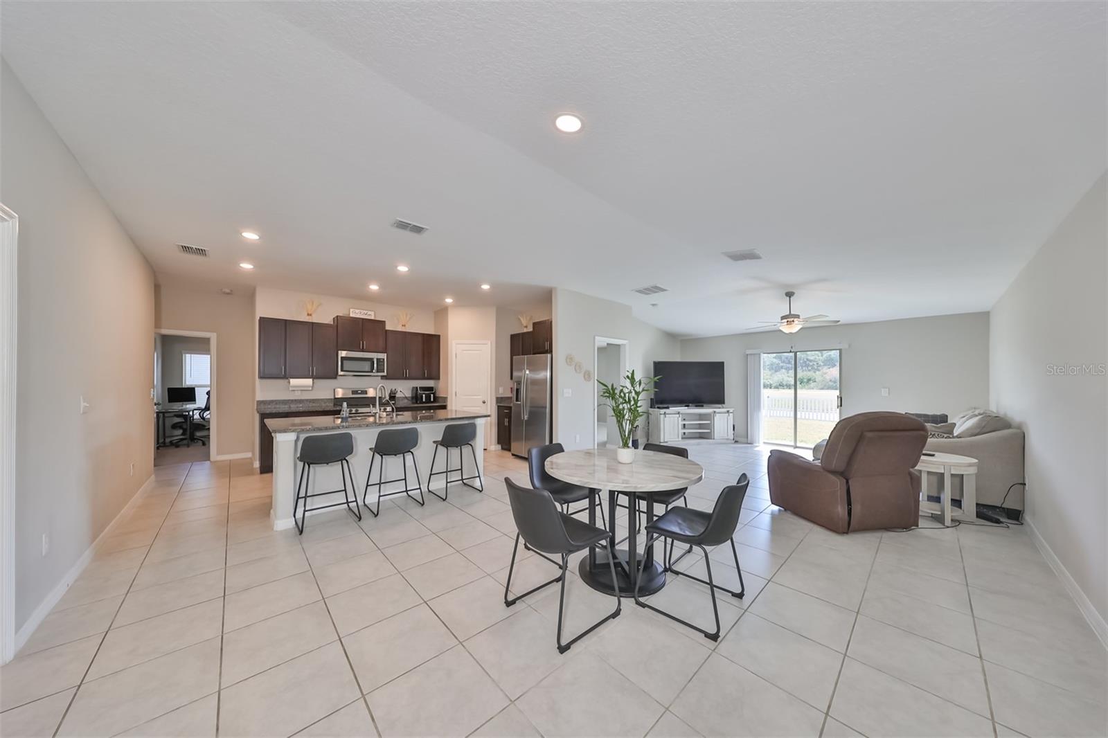 Listing photo id 5 for 9316 Channing Hill Drive