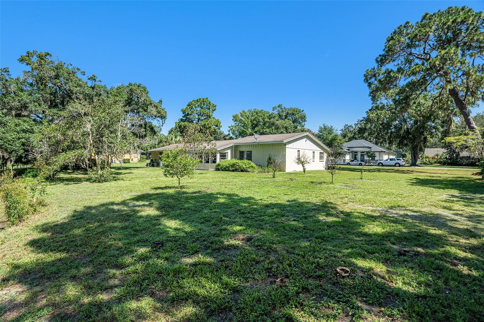 Listing photo id 6 for 2908 Woods End Court