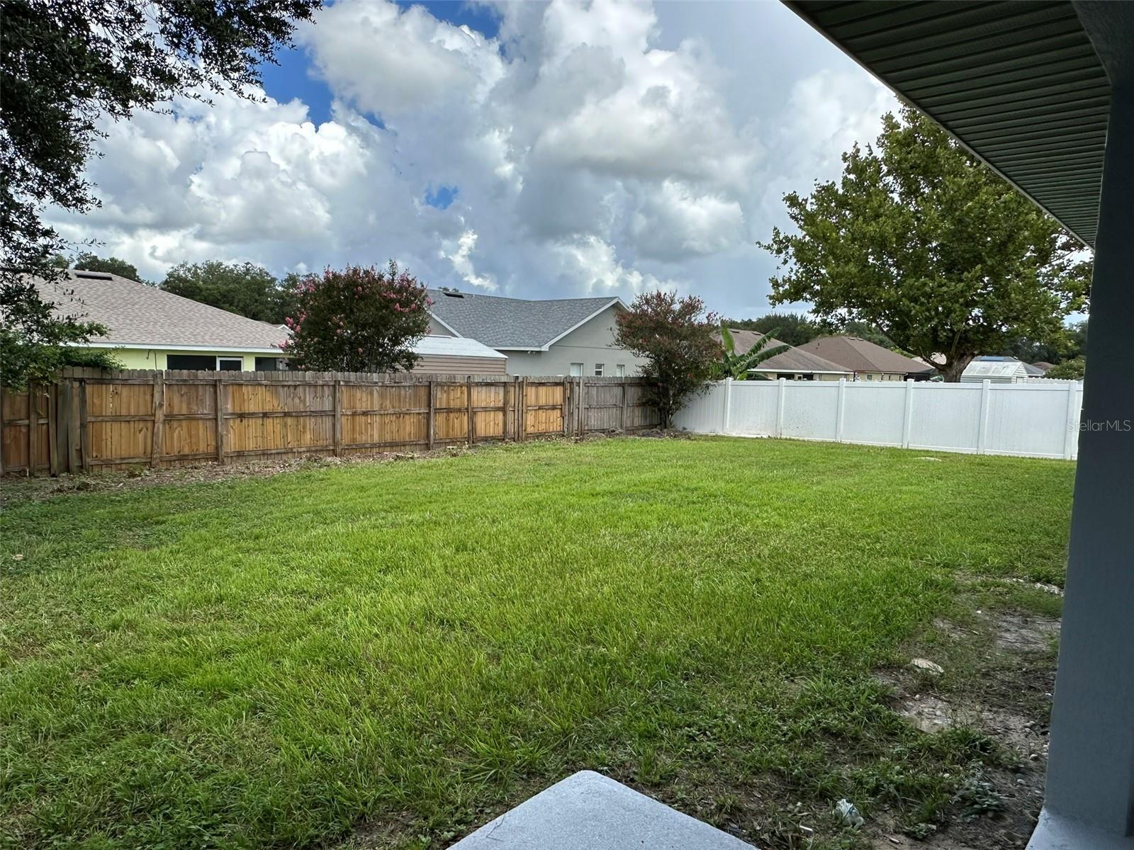 Image 18 of 33 For 5349 Hidden Oaks Drive