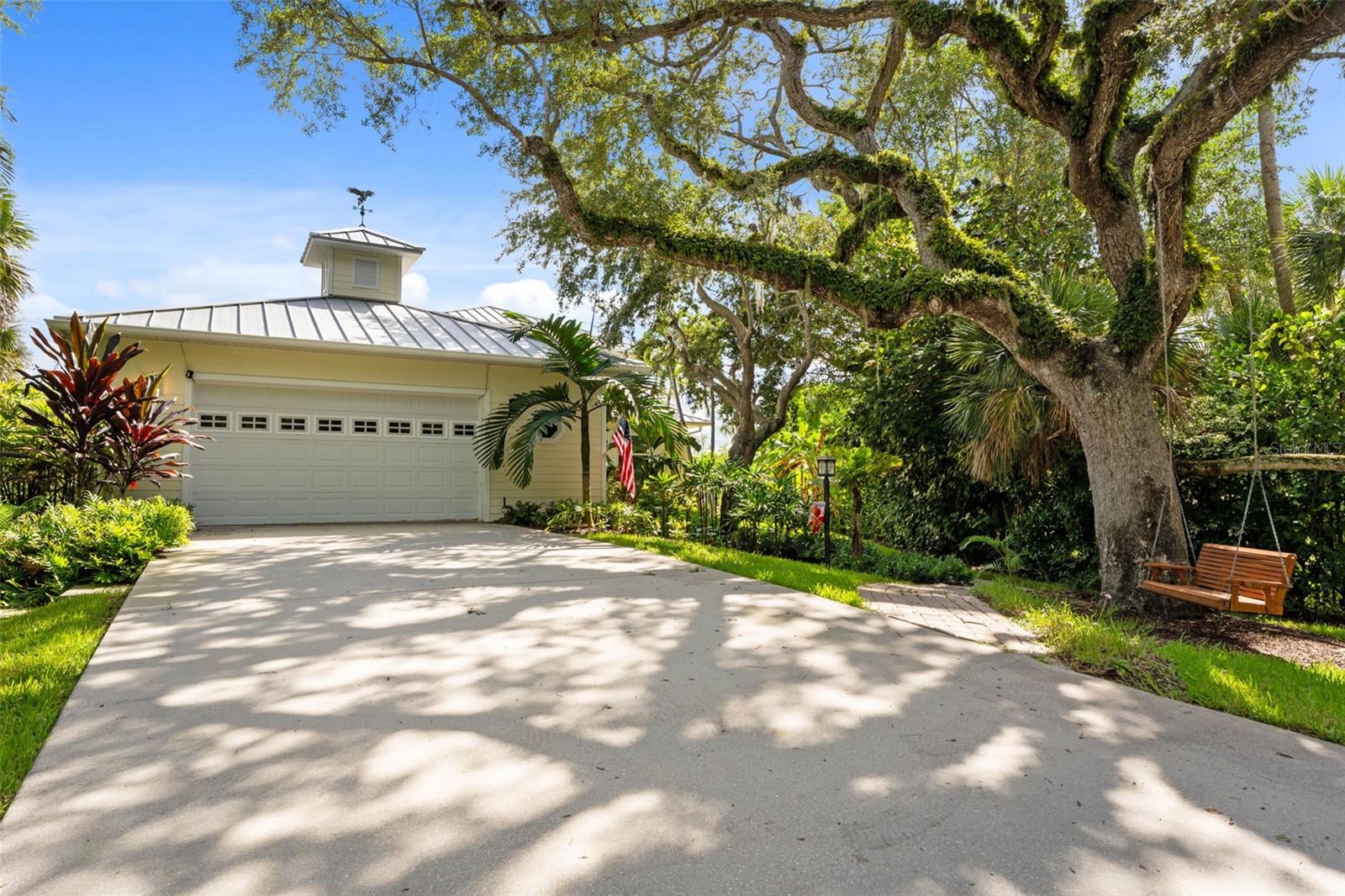 Image 42 of 52 For 395 Live Oak Drive