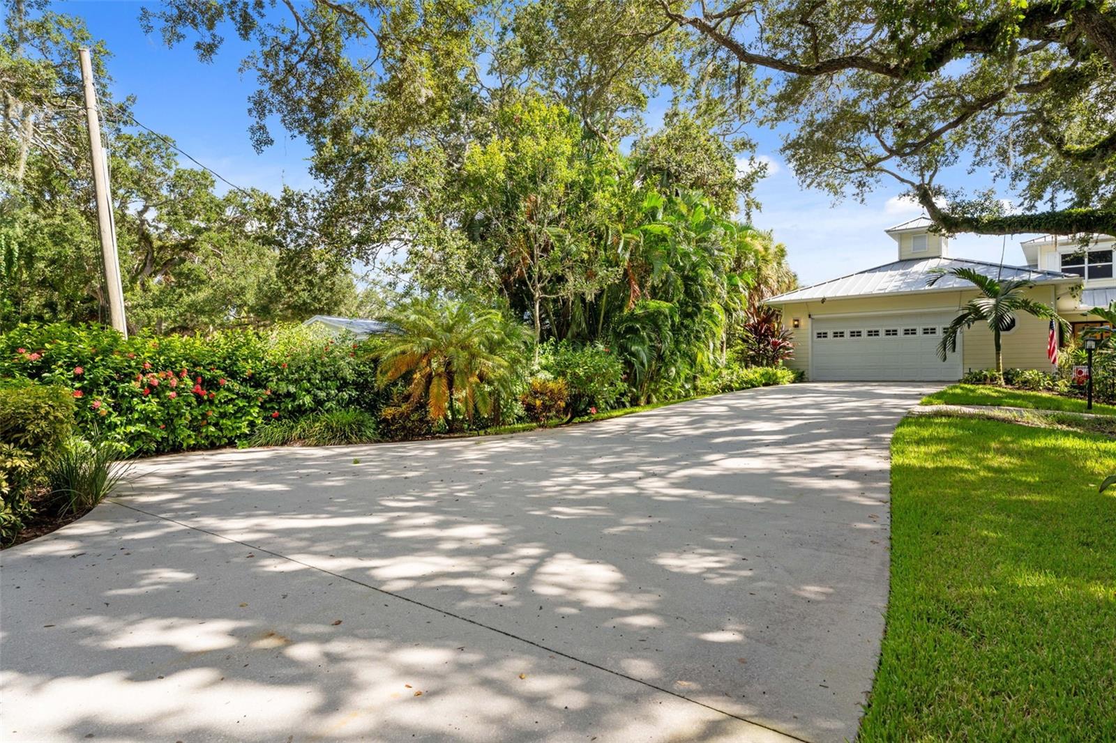 Image 43 of 52 For 395 Live Oak Drive