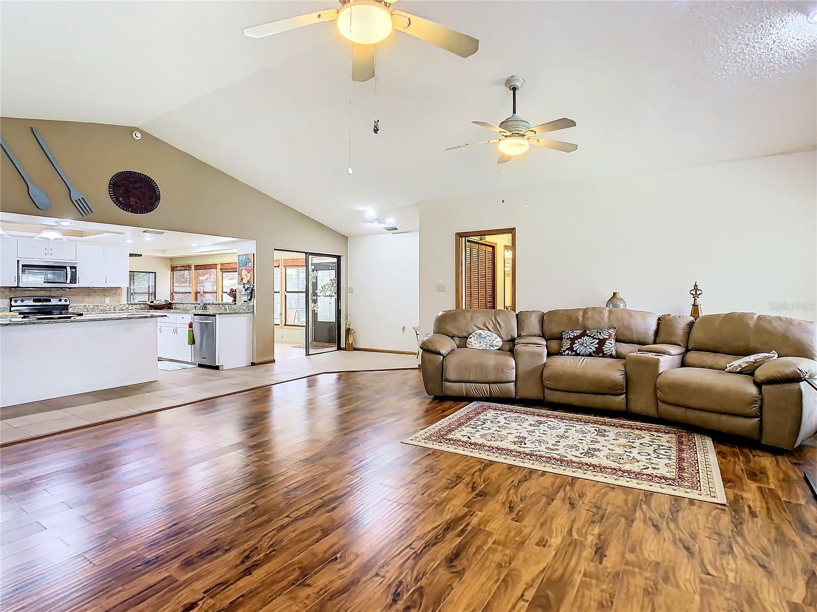 Listing photo id 28 for 3015 Forest Club Drive