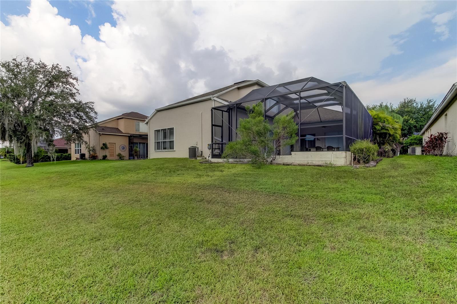 Listing photo id 77 for 25954 Risen Star Drive