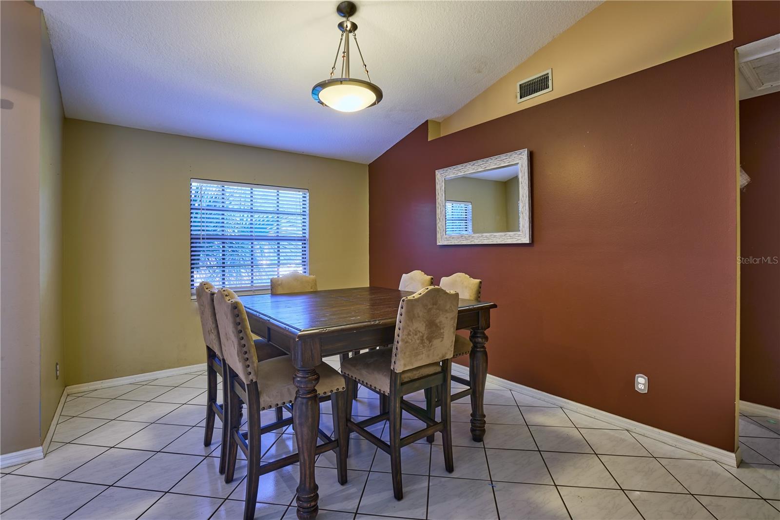 Listing photo id 2 for 10107 Bell Creek Drive