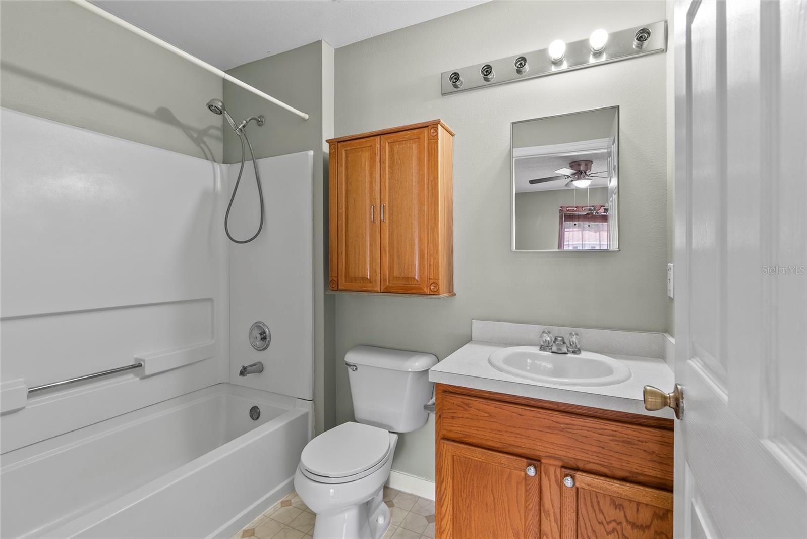 Listing photo id 18 for 4326 Silver Falls Drive