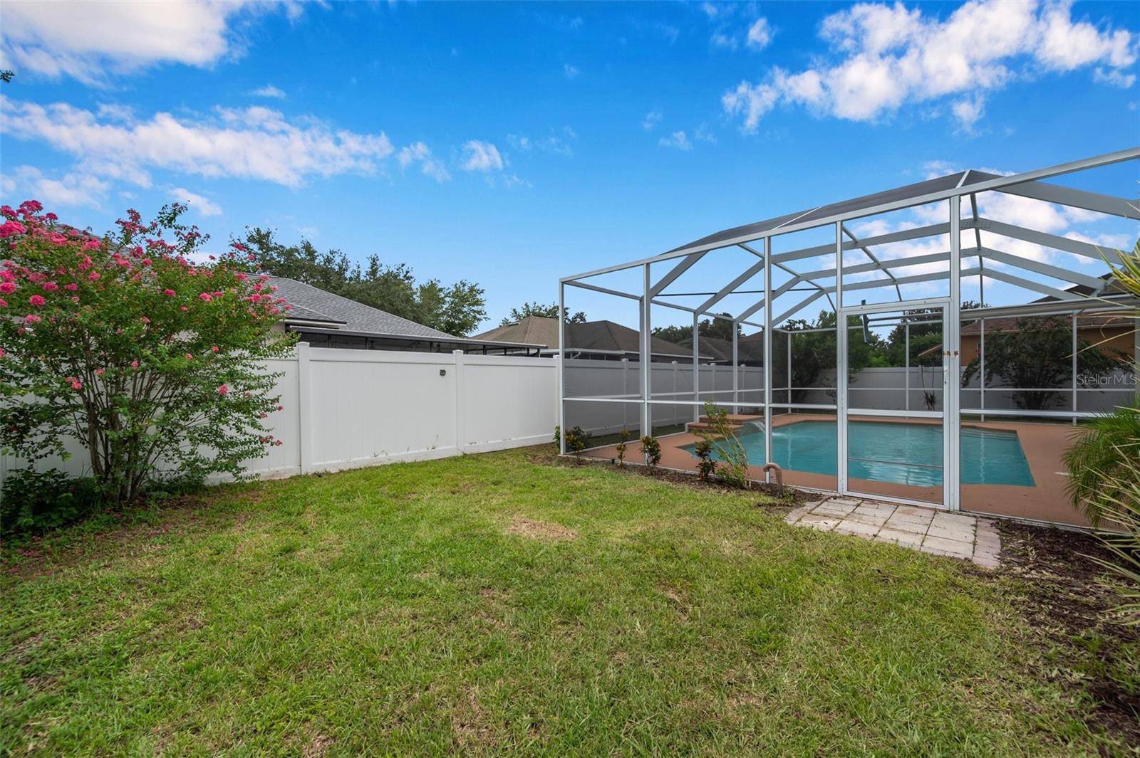 Listing photo id 12 for 4108 Balington Drive