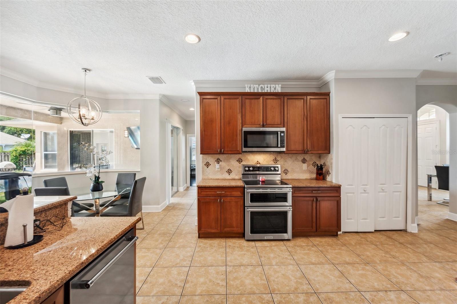 Listing photo id 17 for 11418 Dutch Iris Drive