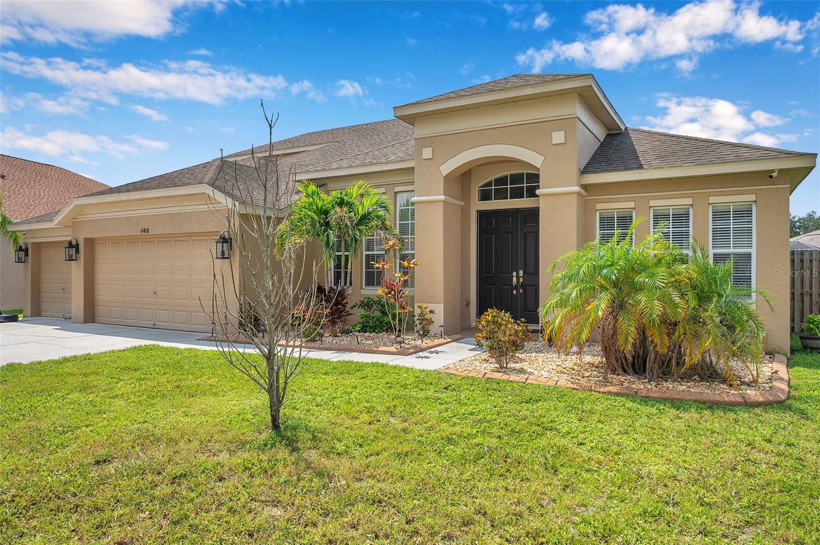 Listing photo id 1 for 11418 Dutch Iris Drive