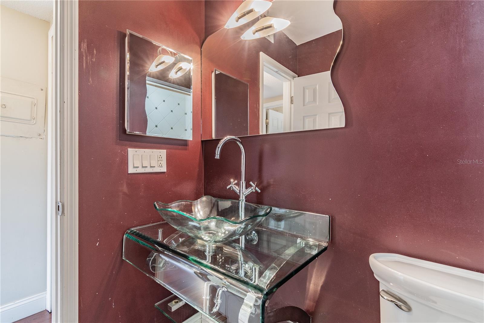 Listing photo id 13 for 4611 Fig Street 304