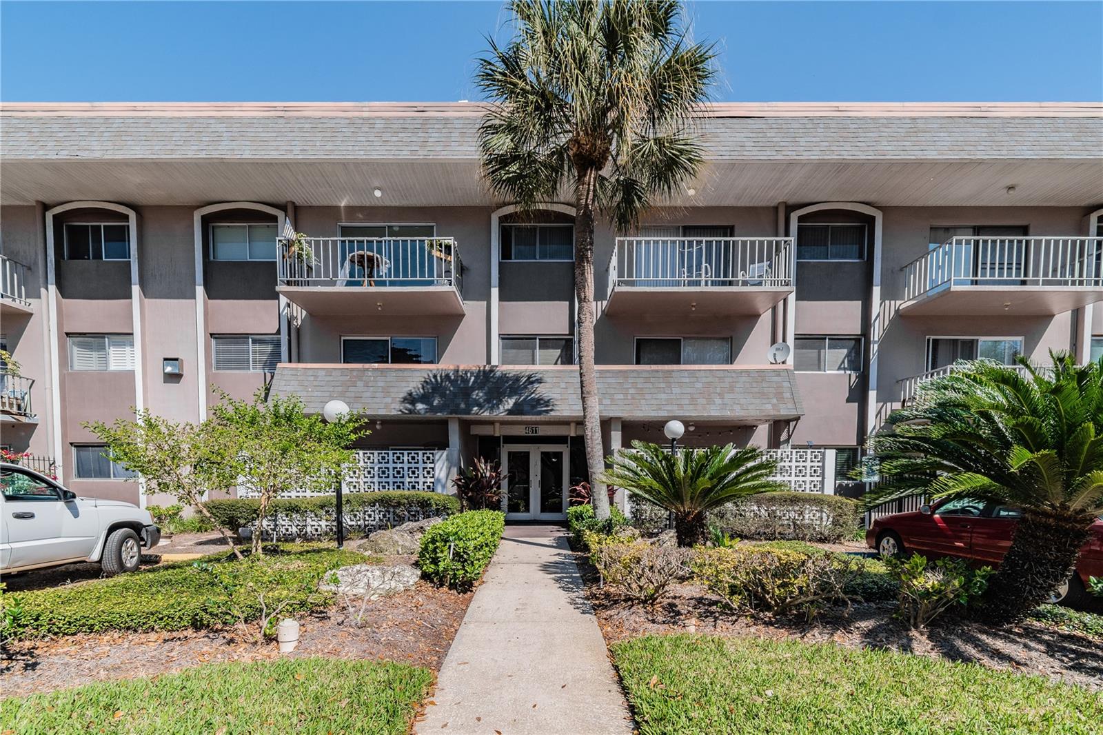 Listing photo id 26 for 4611 Fig Street 304