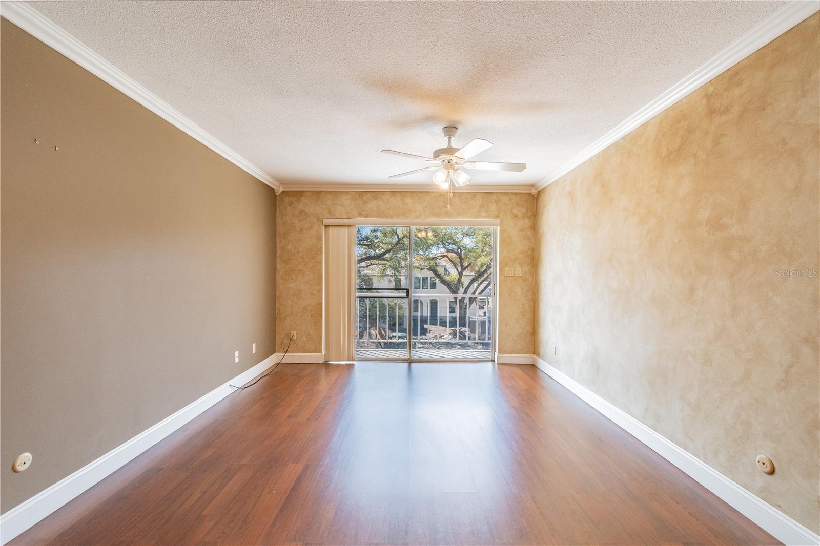 Listing photo id 6 for 4611 Fig Street 304